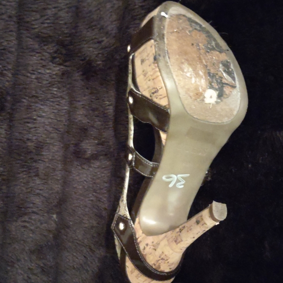 Women's platform stiletto sandals. Size 6. - Picture 6 of 9